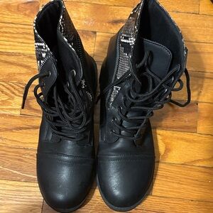 Black Lace-Up Women's Boots